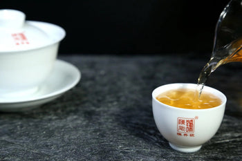 pour water into Chen Sheng Hao gaiwan