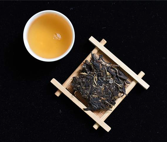 
                  
                    2014 Zodiac Horse Raw Pu-erh Tea - Pu Erh Tea
                  
                