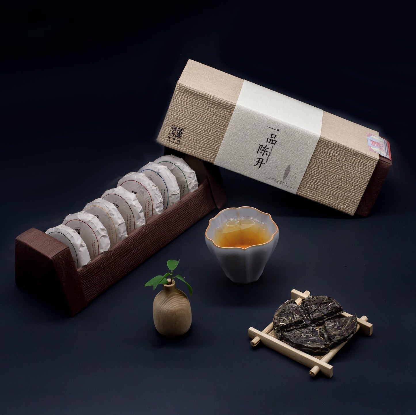 
                  
                    2022 Yi Pin Chen Sheng Raw Pu erh Tea Sample Box 196g Pu Erh Tea
                  
                