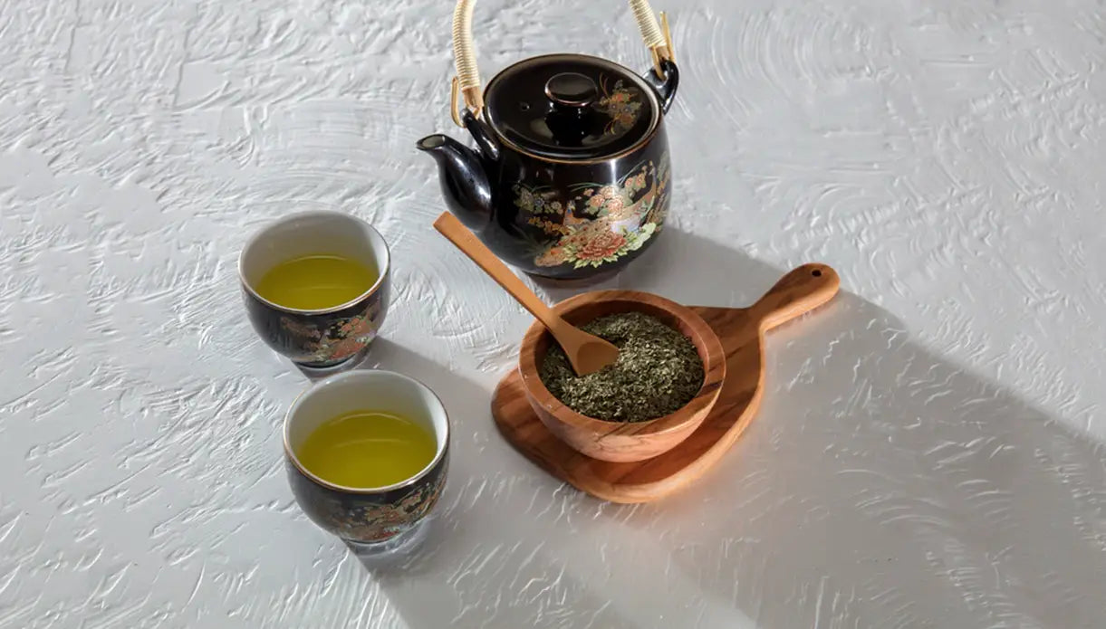 Tea Culture 101: Green Tea vs. Red Tea