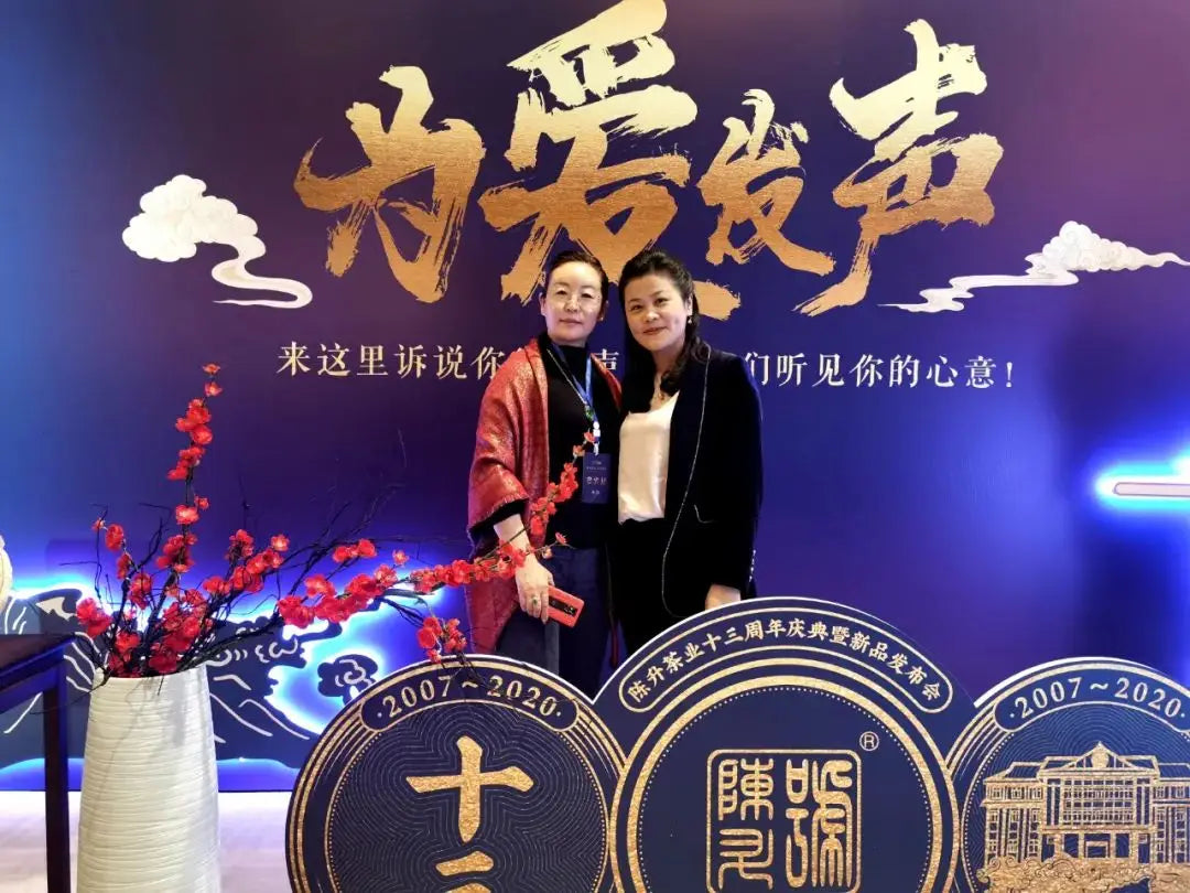 People signing on Chen Sheng Hao 13th anniversary.