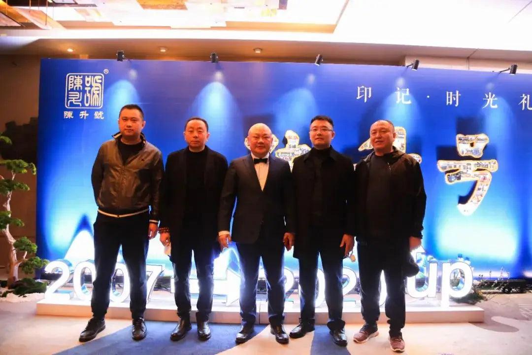 People signing on Chen Sheng Hao 13th anniversary.