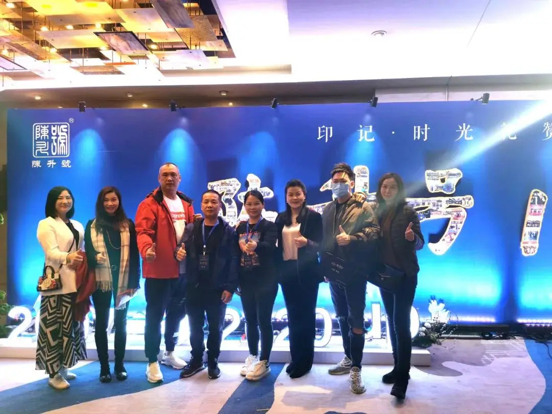 People signing on Chen Sheng Hao 13th anniversary.