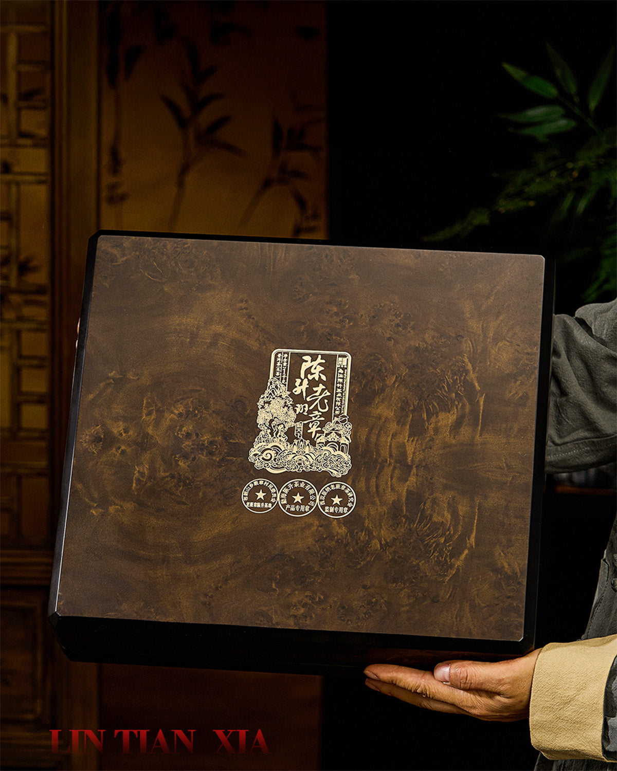 
                  
                    2025 Lao Ban Zhang - Lin Tian Xia Raw Pu-erh Tea (Limited Edition)
                  
                