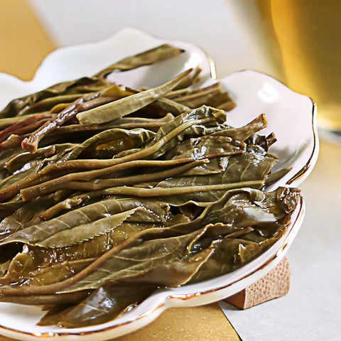 Pu-Erh Tea 101: Stems in Pu-Erh Tea? A sign of low-grade tea?